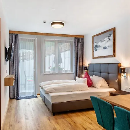 White Peak Apartment