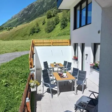 Apartment White Peak